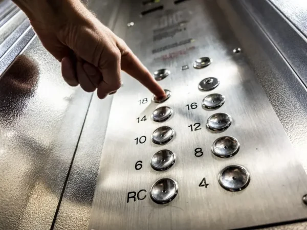 elevator-3479633_1280-1024x682